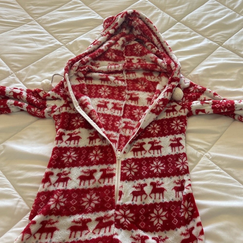 SHEIN Red and White Festive Pajama Set with Nordic Pattern